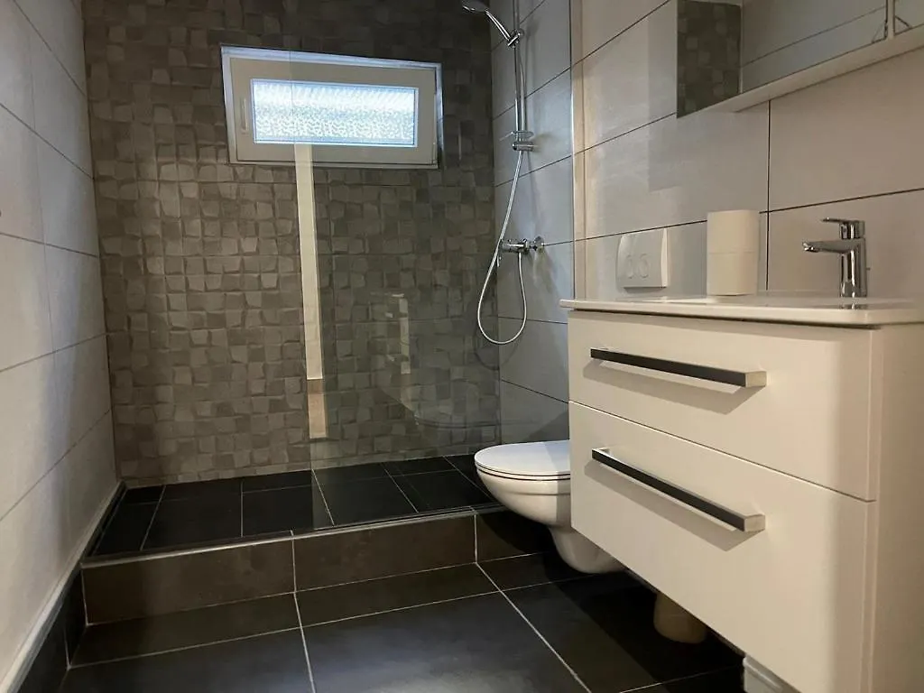 Studio Apartment Doki Basement Pola Croazia